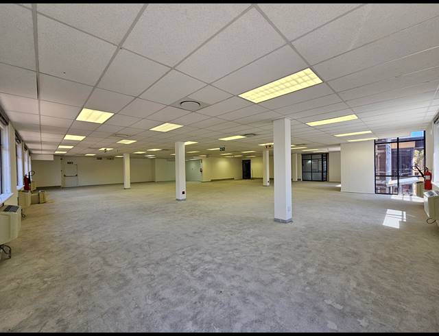 400M² OFFICE TO LET IN PLATTEKLOOF